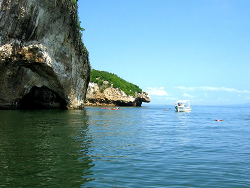 snorkeling-at-los-arcos